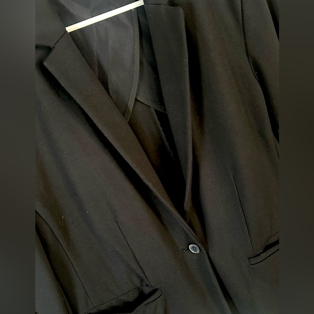 Old Navy Woman’s Black Blazer
Women’s Size Large